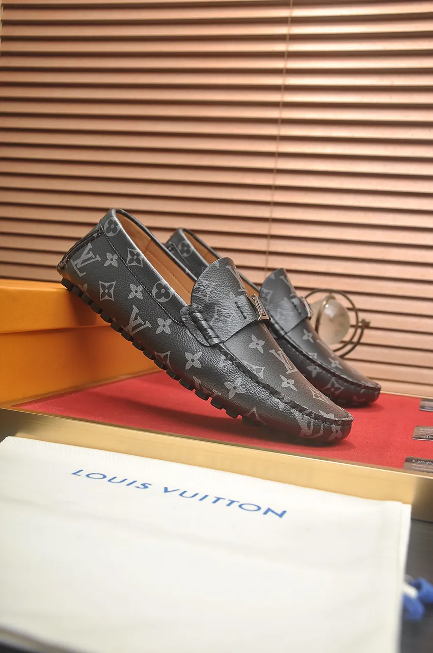 Men's men's shoes 💰420💶 [LV Doudou shoes] (water-dyed cowhide lining) new model is on the market, available on the official website. The new Doudou shoes are processed into single-color materials, and the uppers are made of imported horsehide leather. The body of the shoe is fully hemmed with mark thread, and is lined with imported original cowhide leather. The elegant shoe shape is super suitable for all-matching, and the size is 38-44.